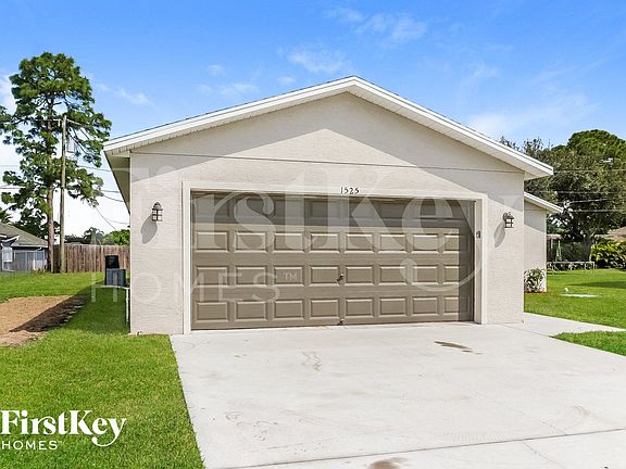 2nd image of 1525 SW Fresno Rd