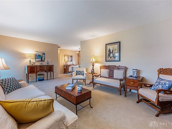 4th image of 725 Larriwood Ave