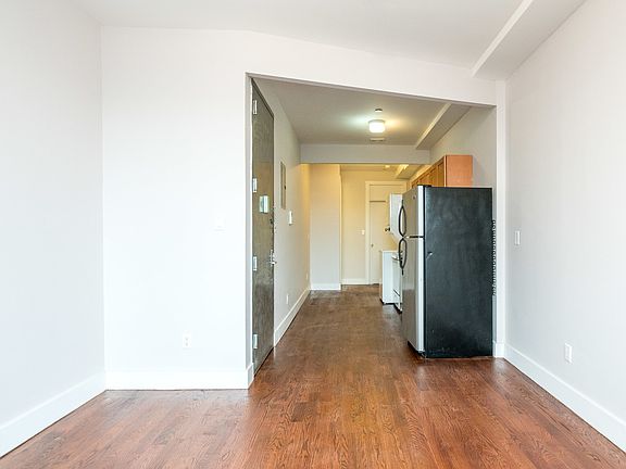 4th image of 144 Jefferson St #2R