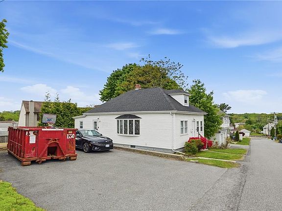 4th image of 31 Yeoman Ave