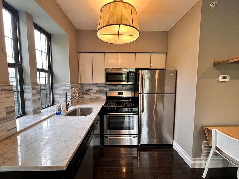 315 Whitney Ave — Photo 8