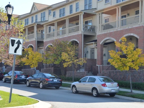 3918 Forester Blvd #60, Auburn Hills, MI 48326