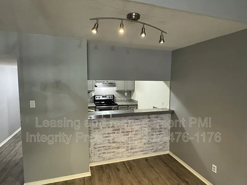 2 bed, 1.0 bath, 884 sqft, $1,150 — Photo 4