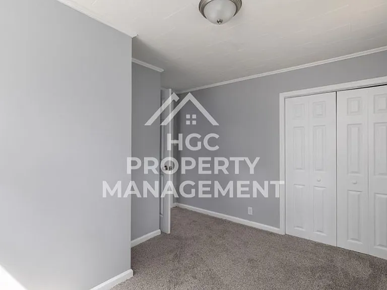 1228 Irving Ave — Photo 14