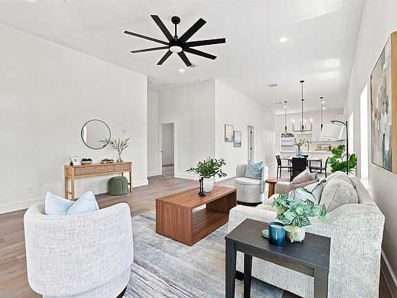 5th image of 214 D St