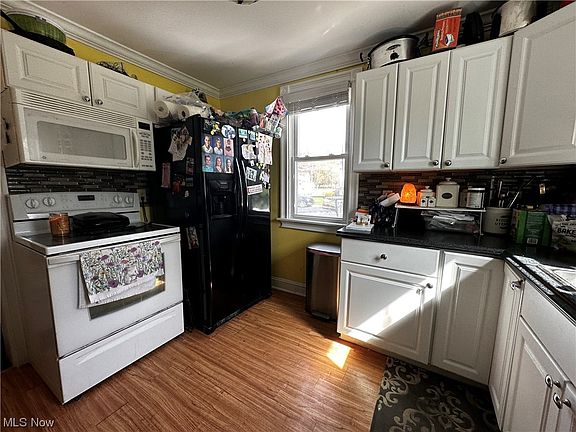 5th image of 15011 Thompson Ave