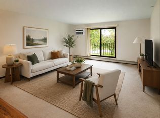 5643 Green Circle Dr APT 207, Minnetonka, MN 55343