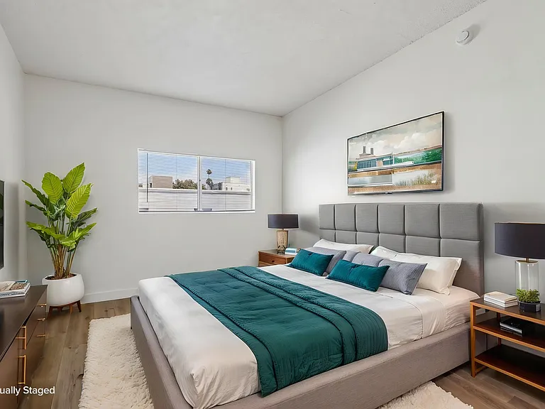 521 N Kenmore Ave #102 — Photo 11