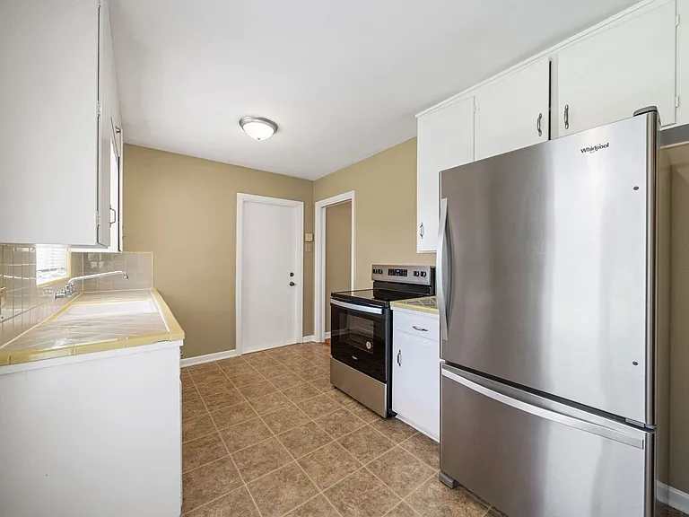 314 Barbara Dr — Photo 7