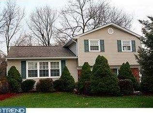 1574 Carousel Dr, Warminster, PA 18974