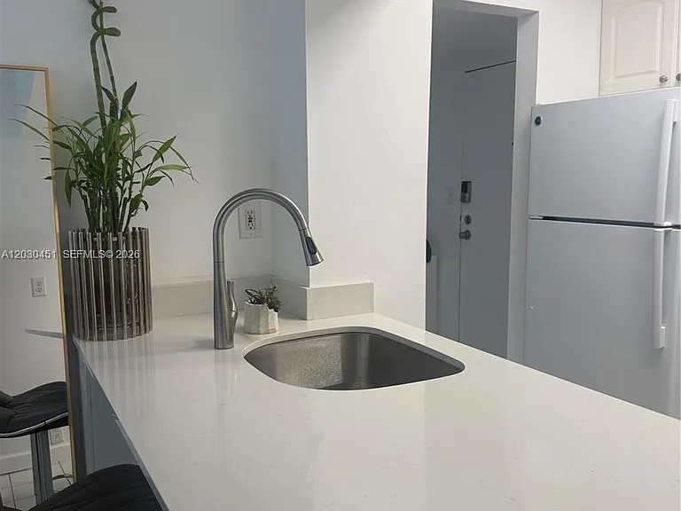 1390 Ocean Dr #302 — Photo 16