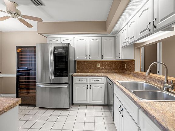 4th image of 2052 SE 37TH COURT CIRCLE