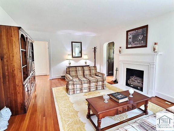 3rd image of 810 Spruce St