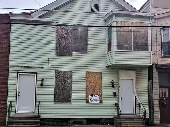 3rd image of 94 Congress St