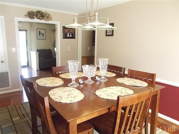 5th image of 414 Tanglewood Dr