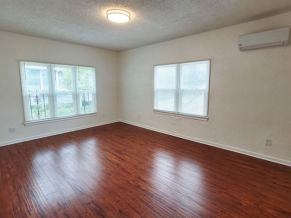 4th image of 13620 Earlham Dr #5
