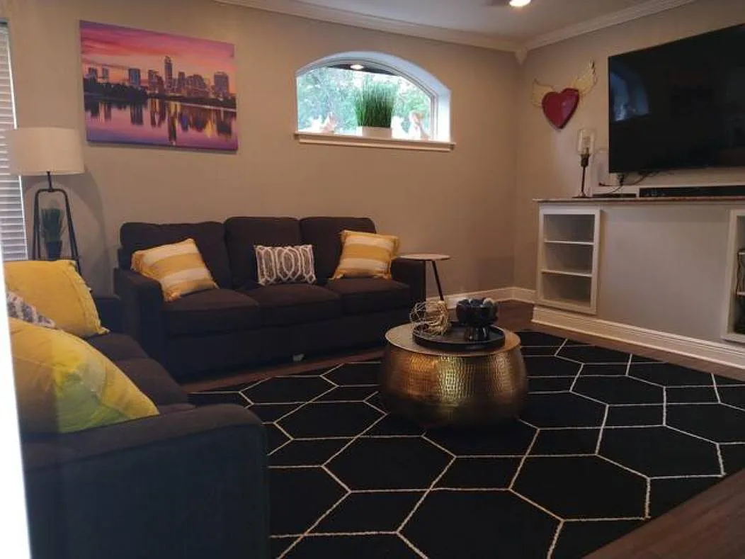 4 bed, 1640 sqft, $4,500 — Photo 3