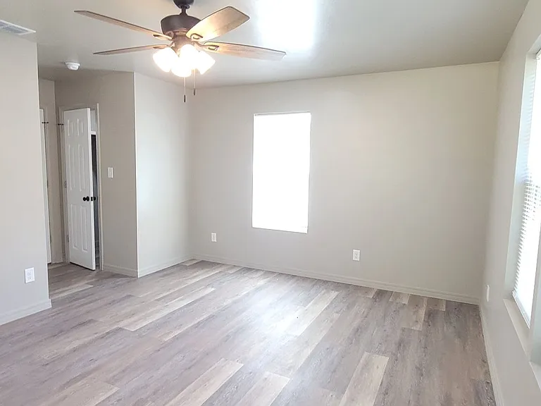 2112 Axtell St — Photo 21