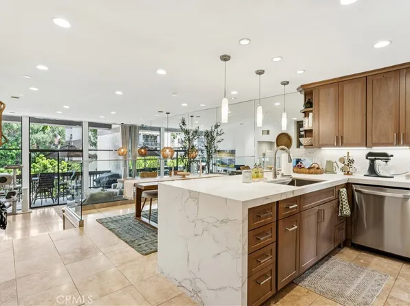 8212 Marina Pacifica Dr N, Long Beach, CA 90803