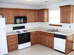 509 SE Oak Ridge Dr, Oak Grove, MO 64075