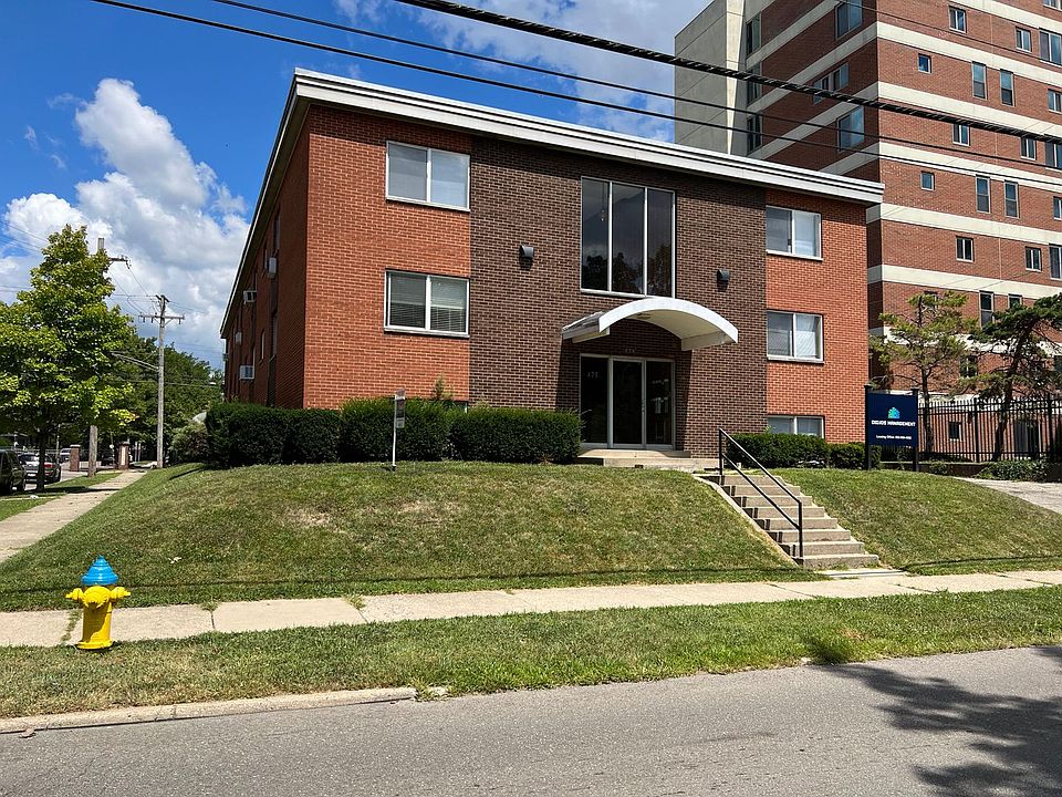 1st image of 475 W Grand Ave APT 26
