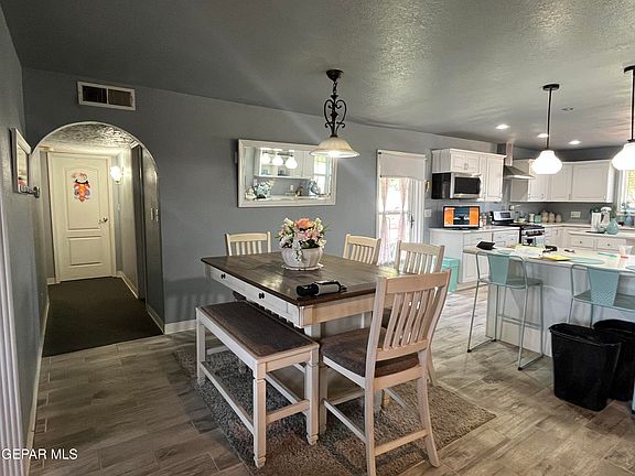 3rd image of 121 Green Desert Cir