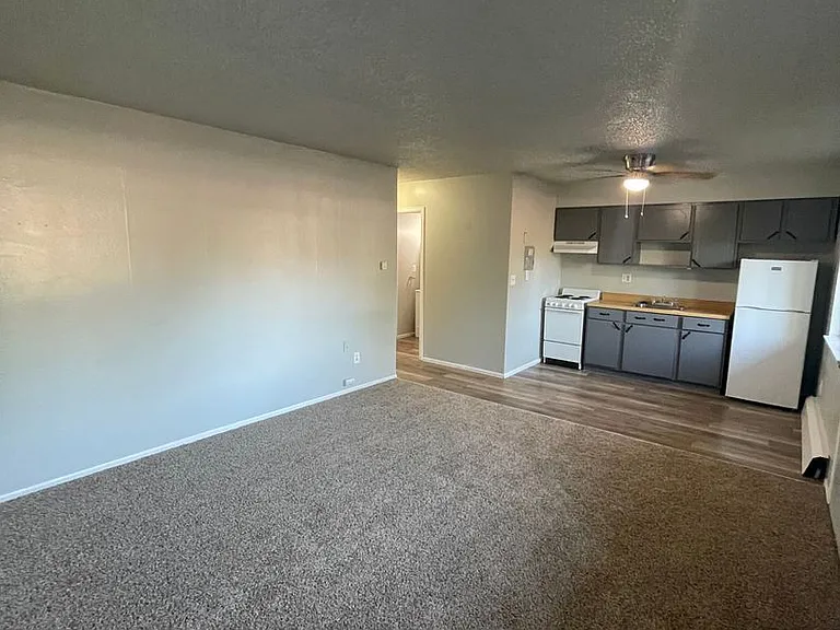 Westwind Apartments — Photo 10