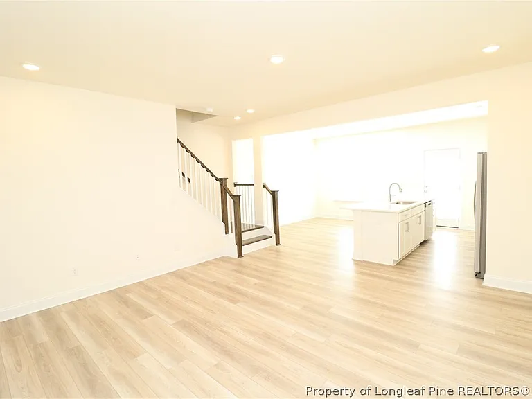 917 Kensley Grove Ln — Photo 6