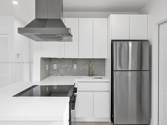 4th image of 1320 NW 44th St #1322
