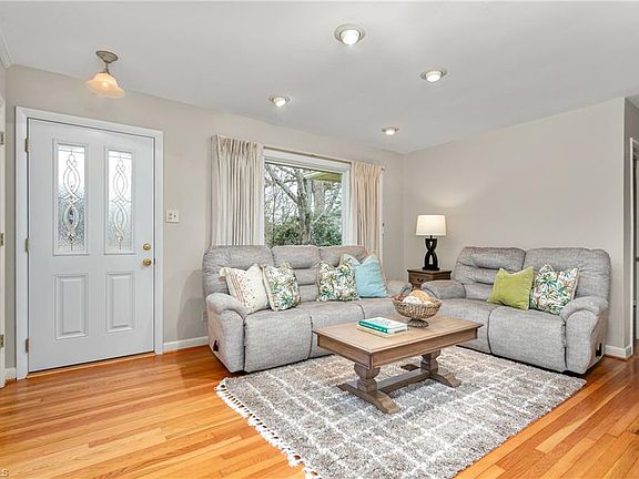 3rd image of 2705 Lilac Dr