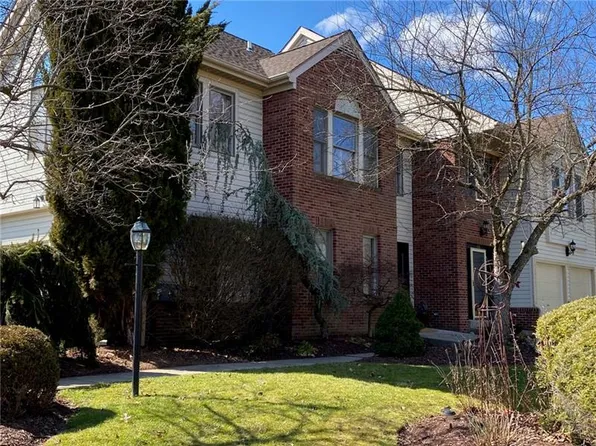 130 Fairway Landings Dr, Canonsburg, PA 15317