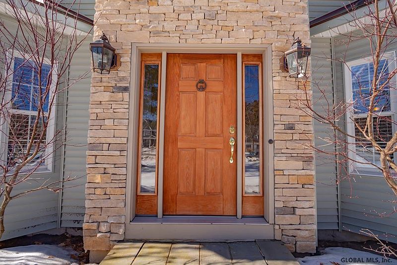 3rd image of 107 FIELDSTONE Drive