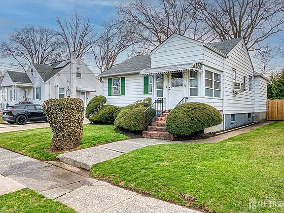 4th image of 74 Bloomfield Ave