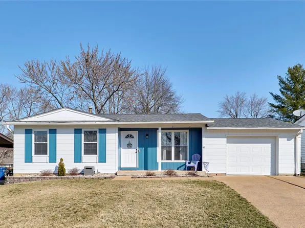 1241 Piedras Pkwy, Fenton, MO 63026