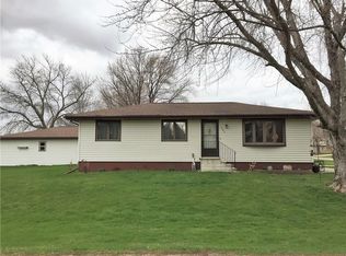 601 Sunrise Ct, Center Point, IA 52213