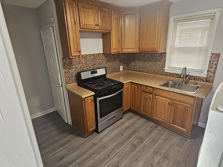 801 Hoffman Ave — Photo 2