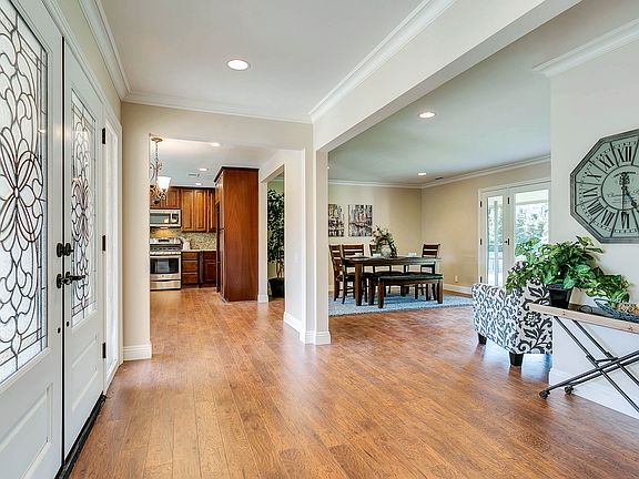 4th image of 2307 Valcourt Ln