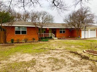 302 Circle Dr, Arlington, TX 76010