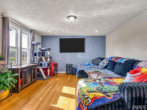 4th image of 237 N Moore St