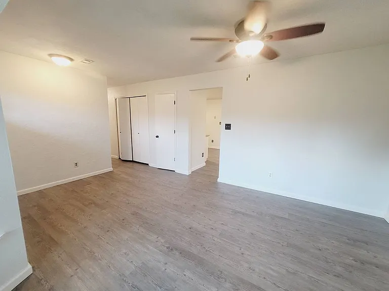 2136 Little River Ln — Photo 5