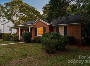 102 Camellia Dr, Fayetteville, NC 28303