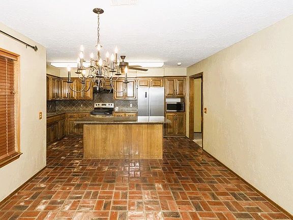 3rd image of 2606 Virginia St