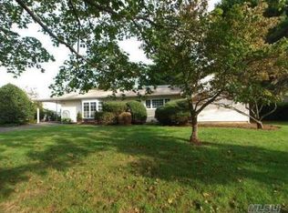 72 Candy Ln, Syosset, NY 11791