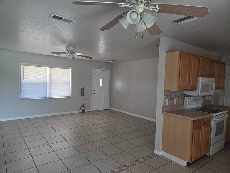 208 Mirador Dr — Photo 7