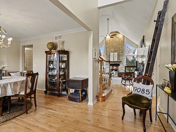 5th image of 1466 Old Farm Ln