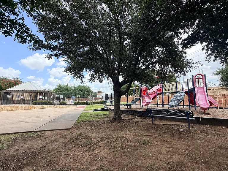 1716 Deer Crossing Dr — Photo 40
