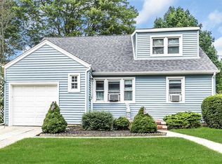 92 Gates Ave, Malverne, NY 11565