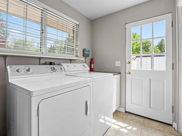 281 Niagara St — Photo 15
