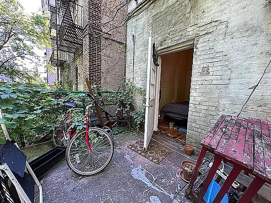 3rd image of 5 Spencer Ct APT 1B