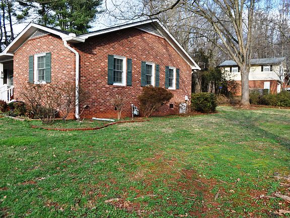 4th image of 204 Heritage Cir